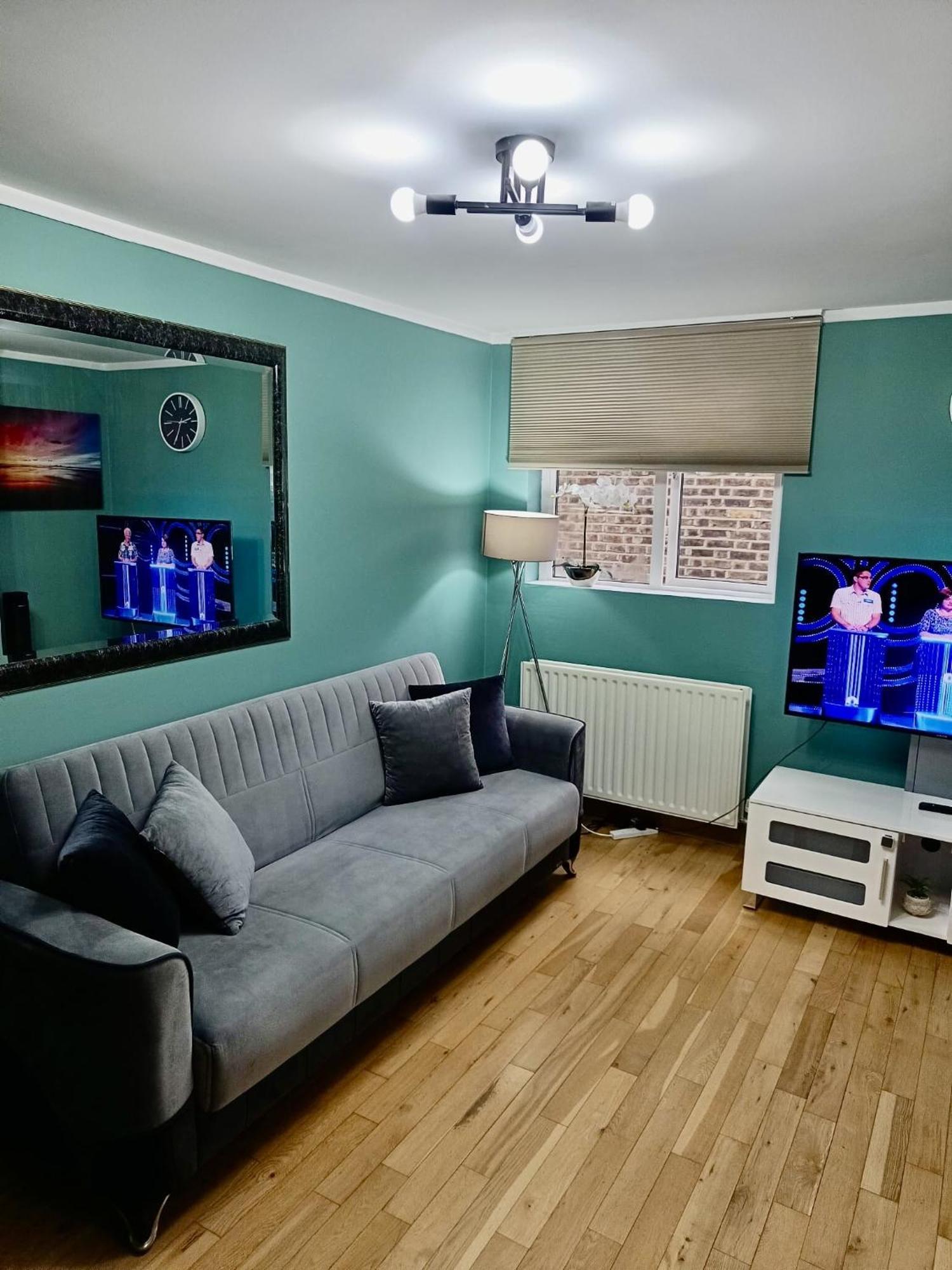 Deluxe Apartment - 1 Min Away From Camden Market And Station Londra Exterior foto