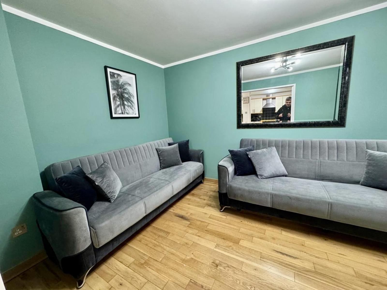 Deluxe Apartment - 1 Min Away From Camden Market And Station Londra Exterior foto