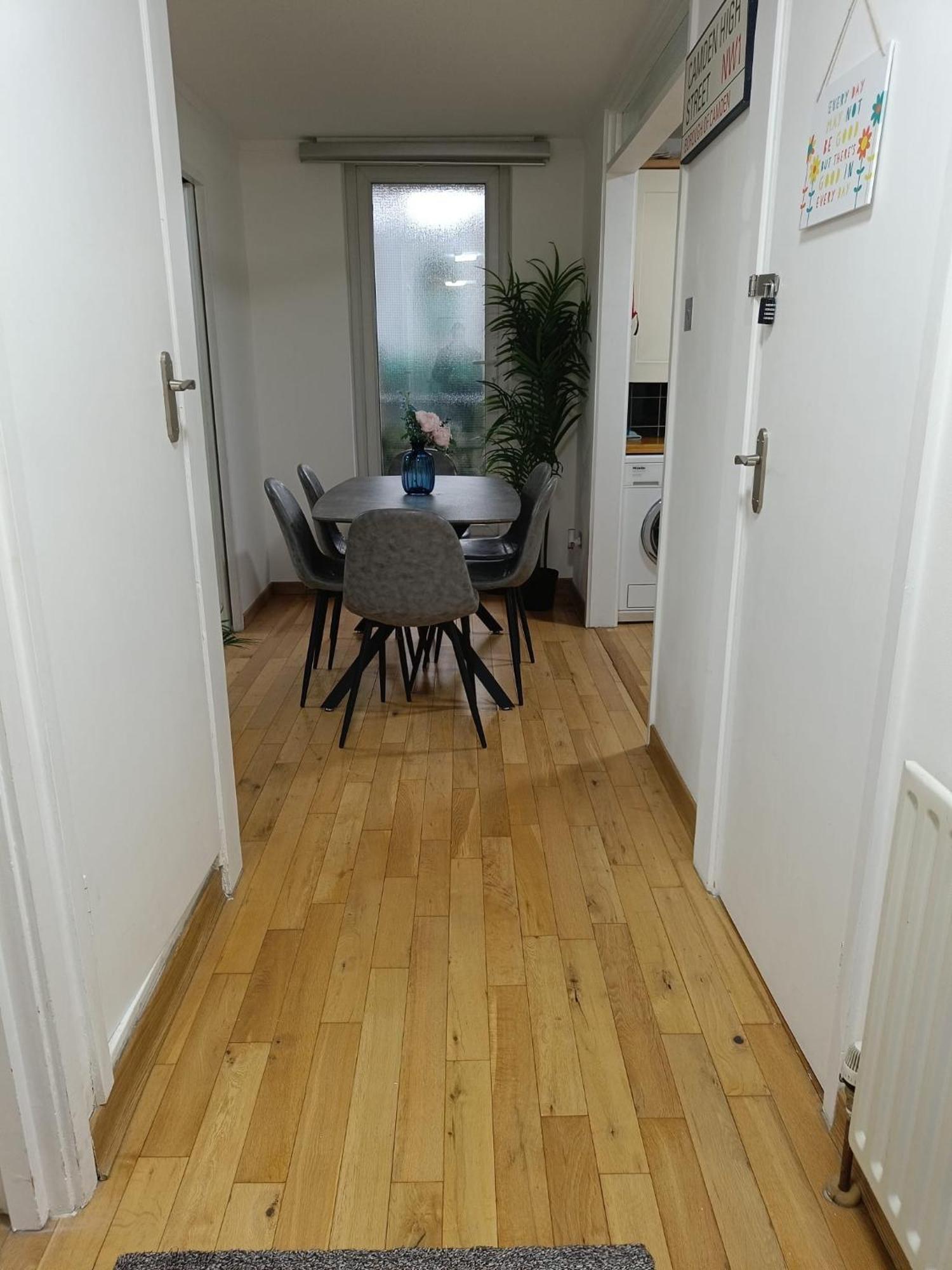 Deluxe Apartment - 1 Min Away From Camden Market And Station Londra Exterior foto