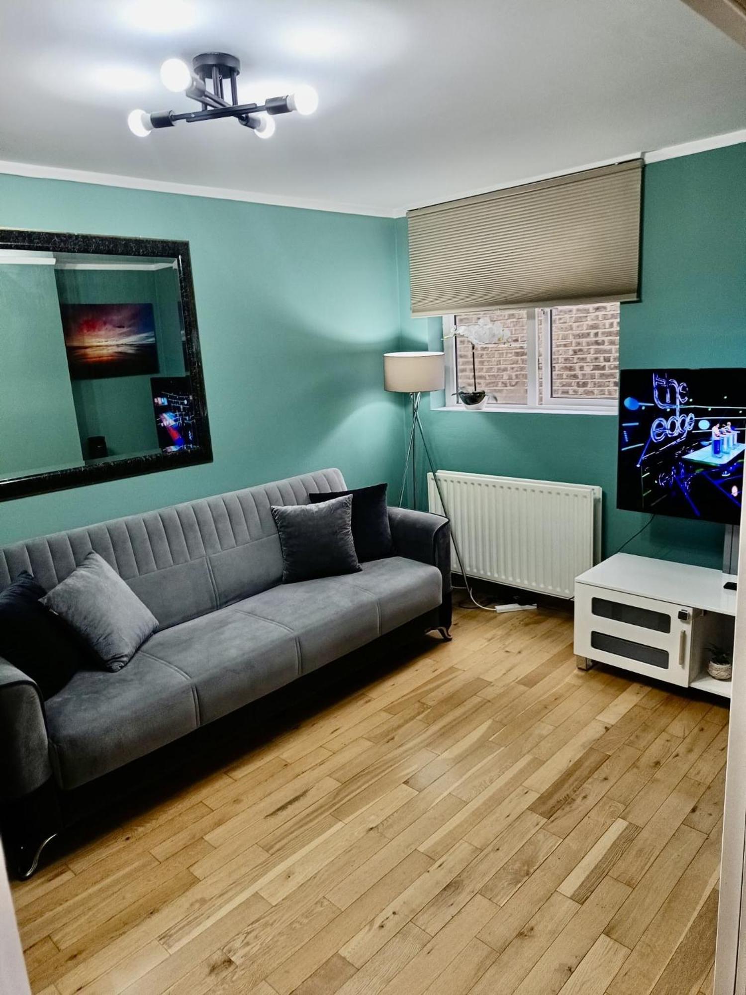 Deluxe Apartment - 1 Min Away From Camden Market And Station Londra Exterior foto